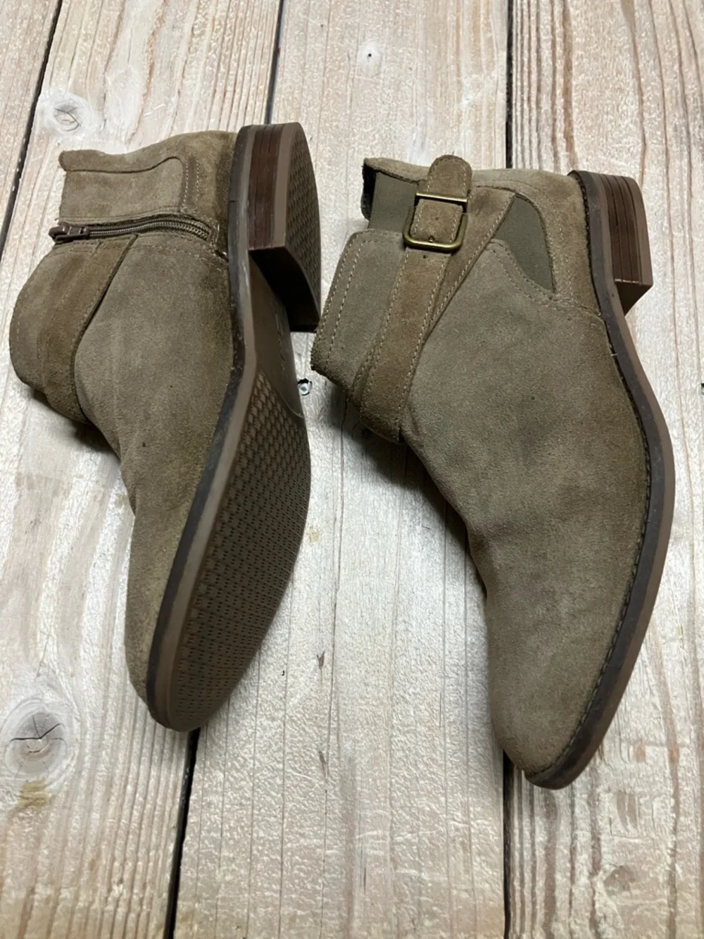 Clarks Men's Suede Chukka Boots in Olive/Tan